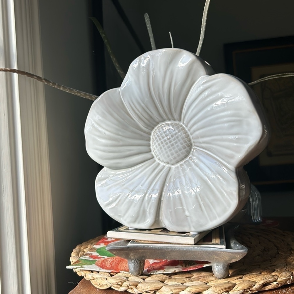 Flower Vase Ceramic NEW Perfect Size Ecru White
